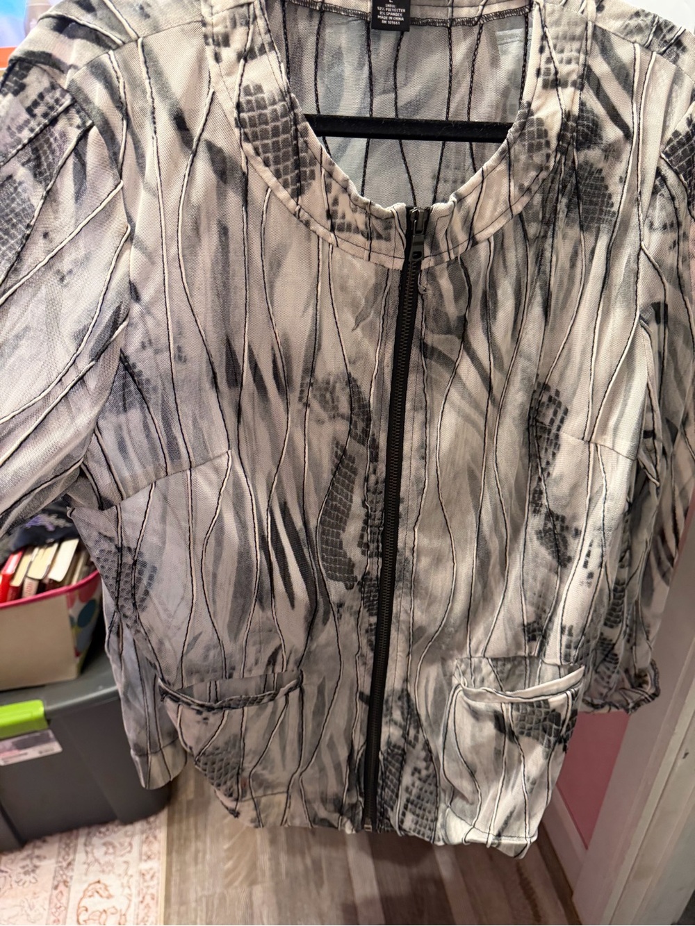 Peck & Peck Black and White Patterned Zip Jacket